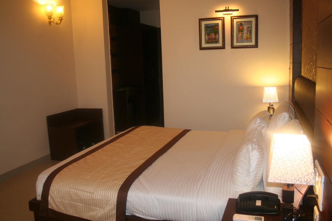 Hôtel The Royal Retreat à Ranchi Extérieur photo