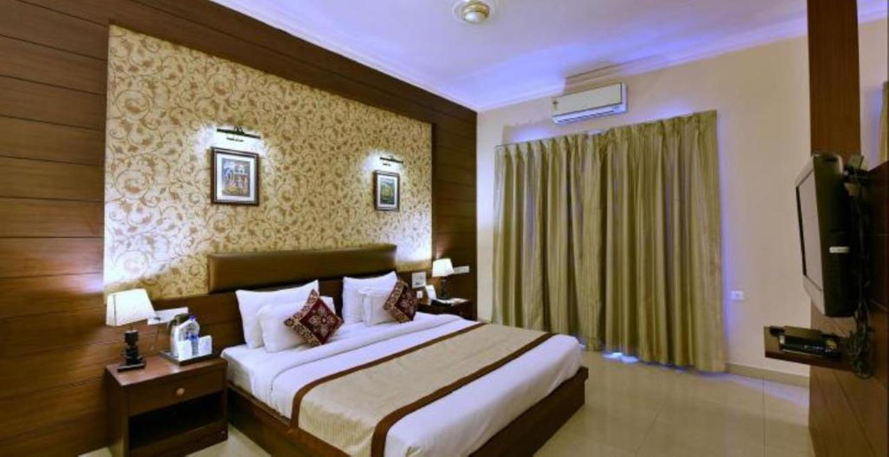 Hôtel The Royal Retreat à Ranchi Extérieur photo